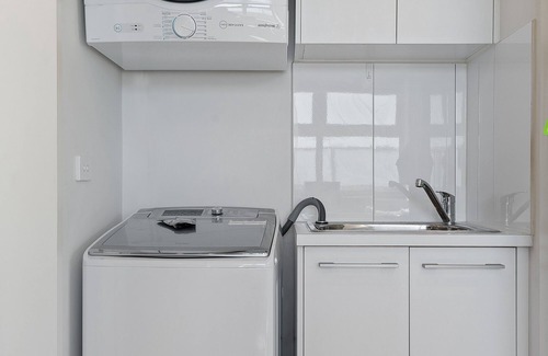 Preston Apartamento | Elegant 2-Bed with Large Balcony by High Street