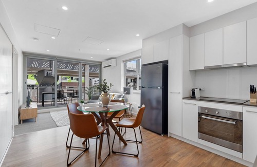Preston Apartamento | Elegant 2-Bed with Large Balcony by High Street