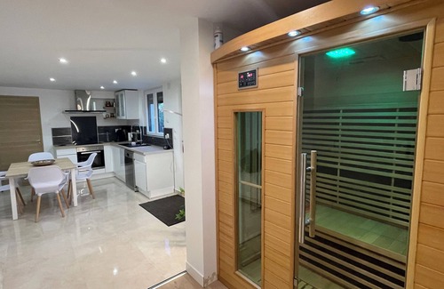 Castelnaudary Apartamento | Havre d’Athéna: apartamento elegante de 2 dormitorios con sauna y jardín privado
