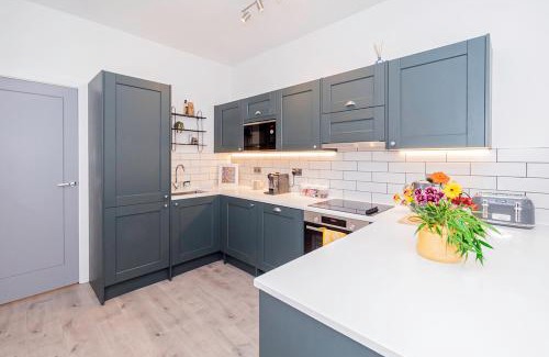Acton Apartamento | Elegant 2 Beds, 2 Baths Flat with Private Terrace, High-End Finishes and Chic Furnishings