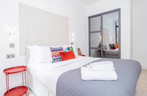 Acton Apartamento | Elegant 2 Beds, 2 Baths Flat with Private Terrace, High-End Finishes and Chic Furnishings