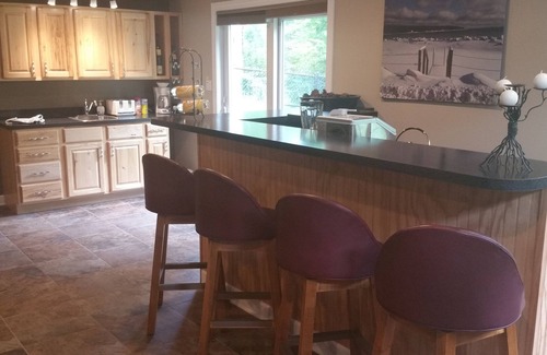 Traverse City Apartamento | Elegante 2 dormitorios rey Apt