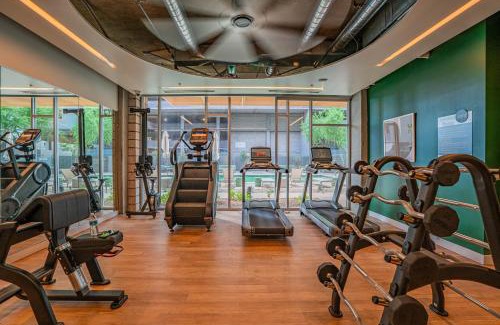 Evans Churchill Apartamento | Elegant 2BD - CDT - Gym, Pool, Parking - Sleep 8