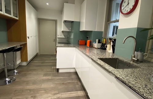 Campden Apartamento | Elegant 2BD Flat, 5 Mins to Kensington Gardens