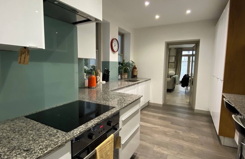 Campden Apartamento | Elegant 2BD Flat, 5 Mins to Kensington Gardens