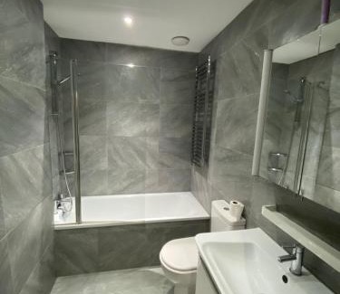Pembridge Apartamento | Elegant 2BD Flat 5 mins to Kensington Gardens!