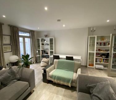 Pembridge Apartamento | Elegant 2BD Flat 5 mins to Kensington Gardens!