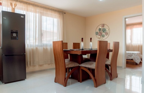 Cuenca Apartamento | Elegant 2Bd Suite in Puertas del Sol