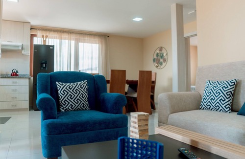 Cuenca Apartamento | Elegant 2Bd Suite in Puertas del Sol