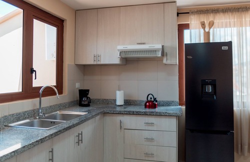 Cuenca Apartamento | Elegant 2Bd Suite in Puertas del Sol