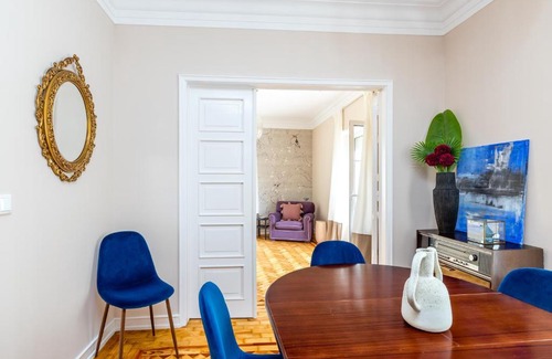 Avenida de Roma Apartamento | Elegant 2BR Apart Vintage Elevator Subway