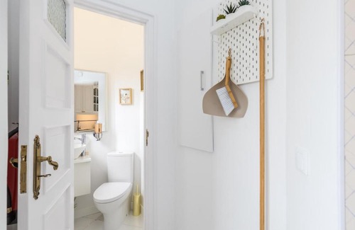 Avenida de Roma Apartamento | Elegant 2BR Apart Vintage Elevator Subway