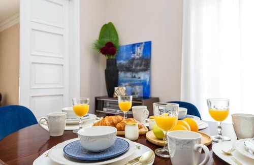 Avenida de Roma Apartamento | Elegant 2BR Apart Vintage Elevator Subway