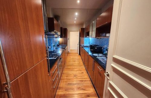 Little Venice Apartamento | Elegant 2BR Apartment Steps from Tube