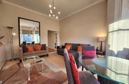 Little Venice Apartamento | Elegant 2BR Apartment Steps from Tube