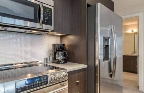 Downtown Apartamento | Elegant 2BR Apt with Skyline Views near Waterfront