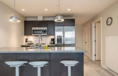 Downtown Apartamento | Elegant 2BR Apt with Skyline Views near Waterfront