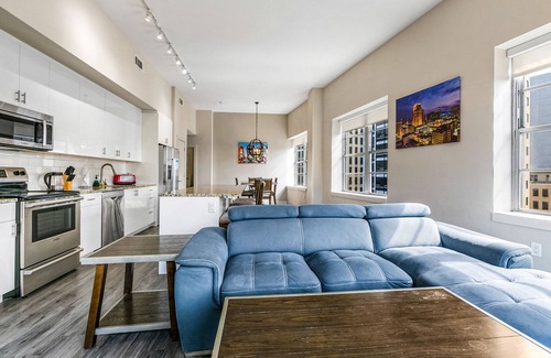 Central Business District Apartamento | Elegant 2BR condo Walk to French Quarter
