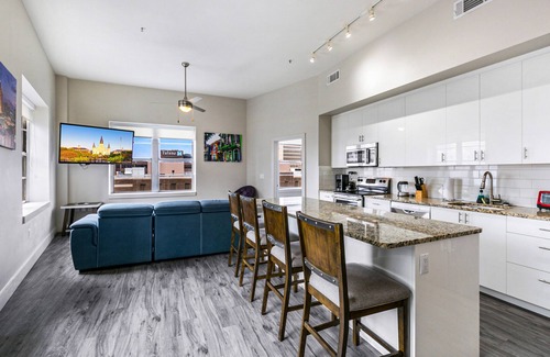 Central Business District Apartamento | Elegant 2BR condo Walk to French Quarter