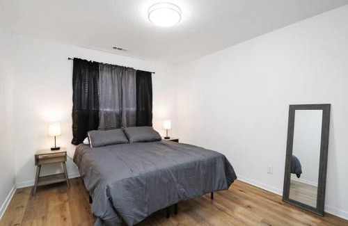 Manhattan Apartamento | Elegant 2BR Escape in Manhattan with WiFi & Parking
