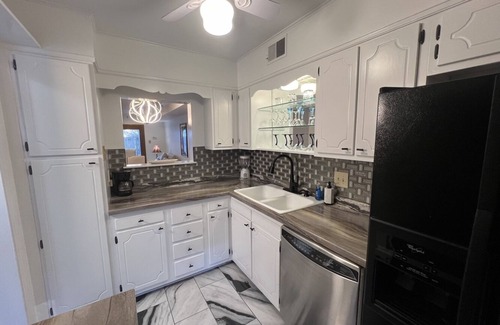 Meriwether Condominio | Elegant 2BR Midtown Condo W/Flair
