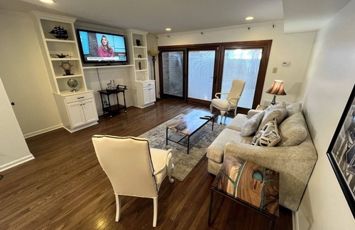 Meriwether Condominio | Elegant 2BR Midtown Condo W/Flair