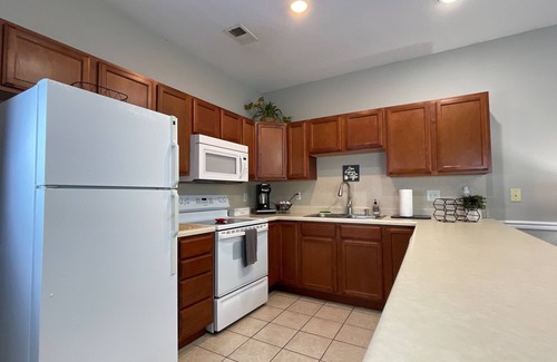 Johnson City Casa | Elegant 2BR | Modern Amenities & Convenient Flair