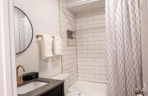 Trinidad Apartamento | Elegant 2BR Near DC Sights & H Street