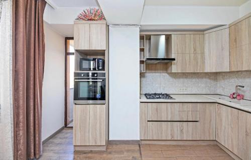 Nor-Nork Apartamento | Elegant 2BR Urban Hideaway - Parkside, near Mega Mall