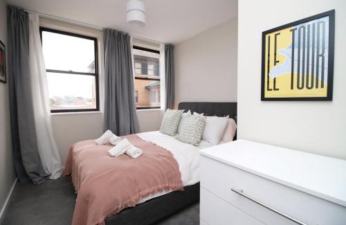 Taunton Apartamento | Elegant 2BR w/Pool Table in Prime Location
