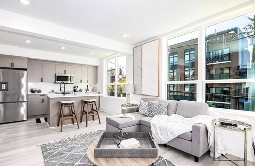 Brookland Cama Y Desayuno | Elegant 2BR with Stunning City Views in DC