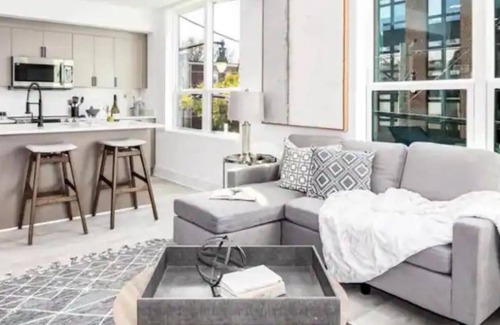Brookland Cama Y Desayuno | Elegant 2BR with Stunning City Views in DC