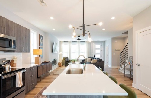 Lynchburg Casa | Elegant 3 BDR Escape | KING Bed + TV in Every Room