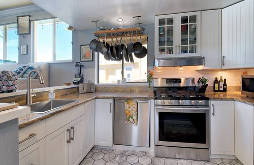 Marin City Alquiler De Eote | Elegant 3-bedroom 3 Bath Floating Home in deep water with amazing bay views!