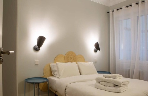 Jeronimos Apartamento | Lovely & Elegant 3Bed in Park El Retiro - Madrid Center