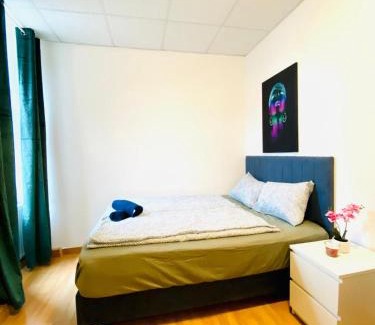 Liesing Apartamento | Elegant 3-Bedroom Retreat Convenient City Access
