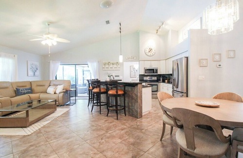 Palmetto Casa | Elegant 3 BR/2 BA Private Pool Home - Florida Oasis