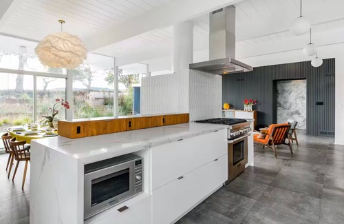 Highlands-Baywood Park Casa | Elegant 3-BR Escape w/ Backyard near Western Hills