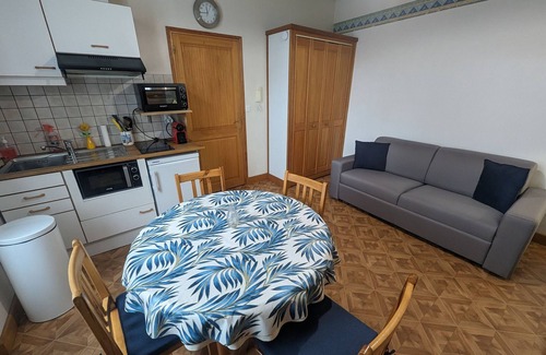 Bourbonne-les-Bains Cabaña | Gîte 3* avec toit-terrasse ensoleillé, près des thermes et du casino, parking disponible