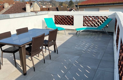 Bourbonne-les-Bains Cabaña | Gîte 3* avec toit-terrasse ensoleillé, près des thermes et du casino, parking disponible