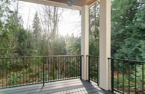 North Rose Hill Apartamento | Elegant 3-Story House with Private Backyard in WA