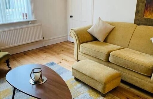 Warminster Casa | Elegant 3BD Edwardian Home Warminster