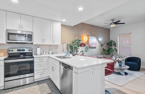 Soulard Apartamento | Elegant 3BR Designer Retreat near Soulard & Lafayette Square in St. Louis