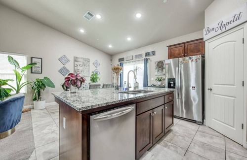 Roosevelt Casa | Elegant 3BR Home in Fresno