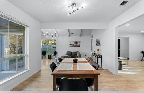Barton Hills Casa | Elegant 3BR Home l Walk to Zilker