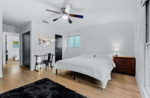 Barton Hills Casa | Elegant 3BR Home l Walk to Zilker
