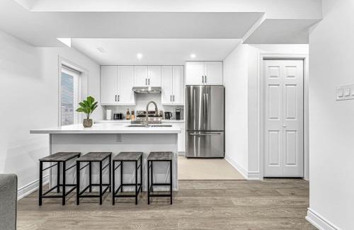 Hamilton Casa | Elegant 3BR Home Near Hospitals Tims Field QEW