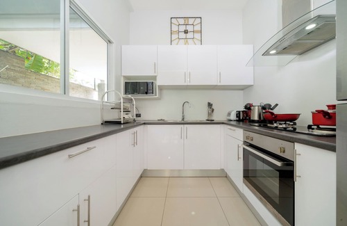 Ban Saiyuan Villa | Elegant 3BR Pool Villa Sara near NaiHarn