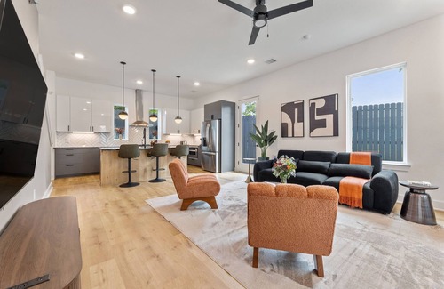 Greater East End Casa | Elegant 3BR Stay 2.5 Baths Soothing Hot Tub