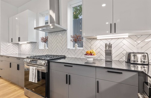 Greater East End Casa | Elegant 3BR Stay 2.5 Baths Soothing Hot Tub